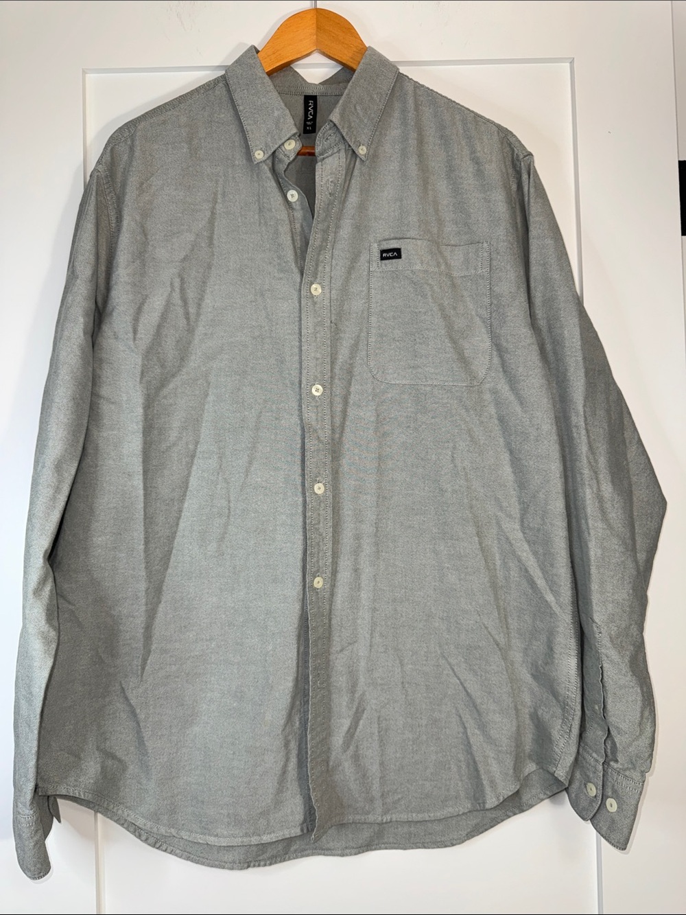RVCA Men’s Light Gray Button-Down Shirt 100% cotton Minimalist Capsule shirt
